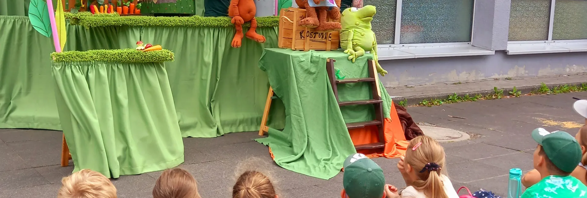  Grundschulkinder besuchten Open-Air-Puppentheater 