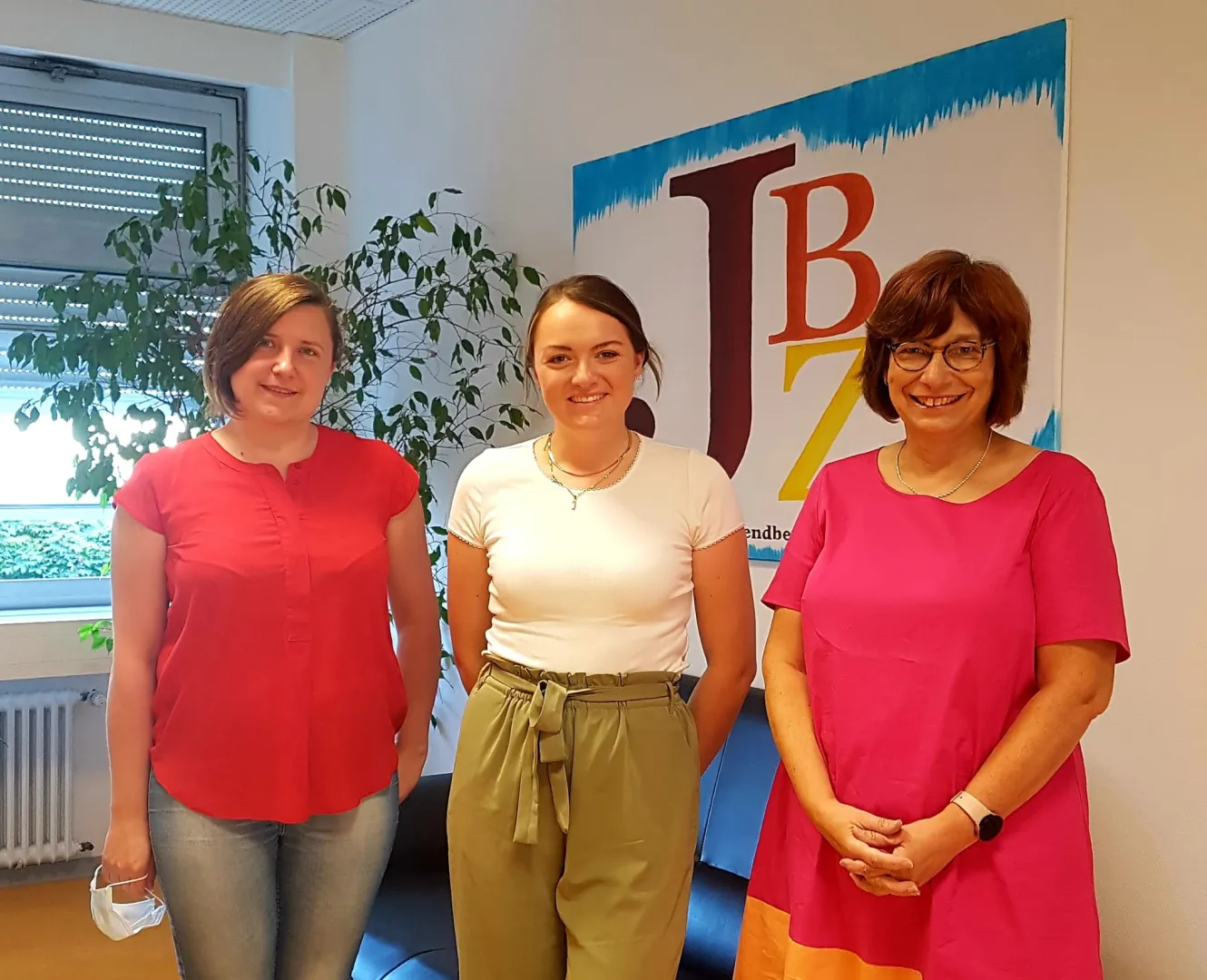 v.l.n.r.: Erika Koch (Kreis-Scout), Lea Heckmann (Stadt-Scout), Beate Zwick (Jugend-Schulden-Coach)