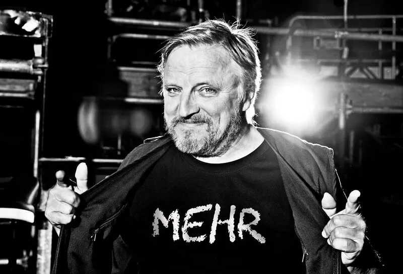 Axel Prahl spielt einen Tag früher – Kindertheaterstück wechselt