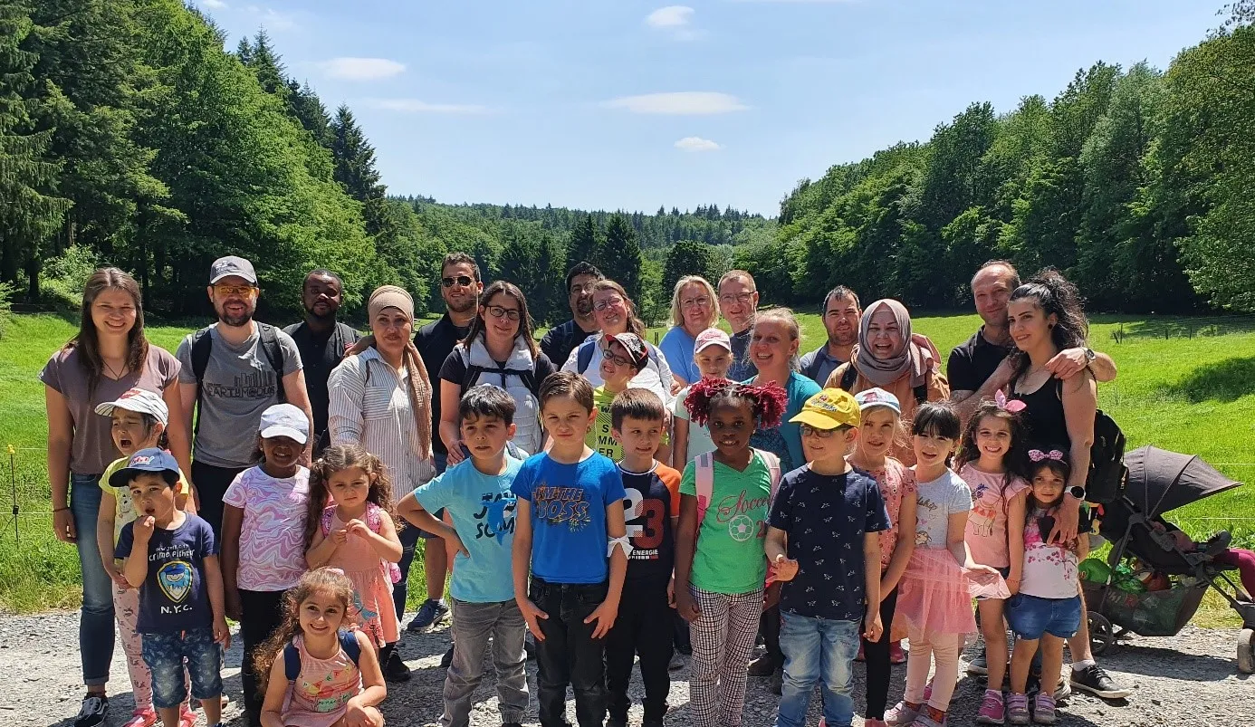 Kita-Sozialarbeit ermöglicht Wanderung und Theaterbesuch