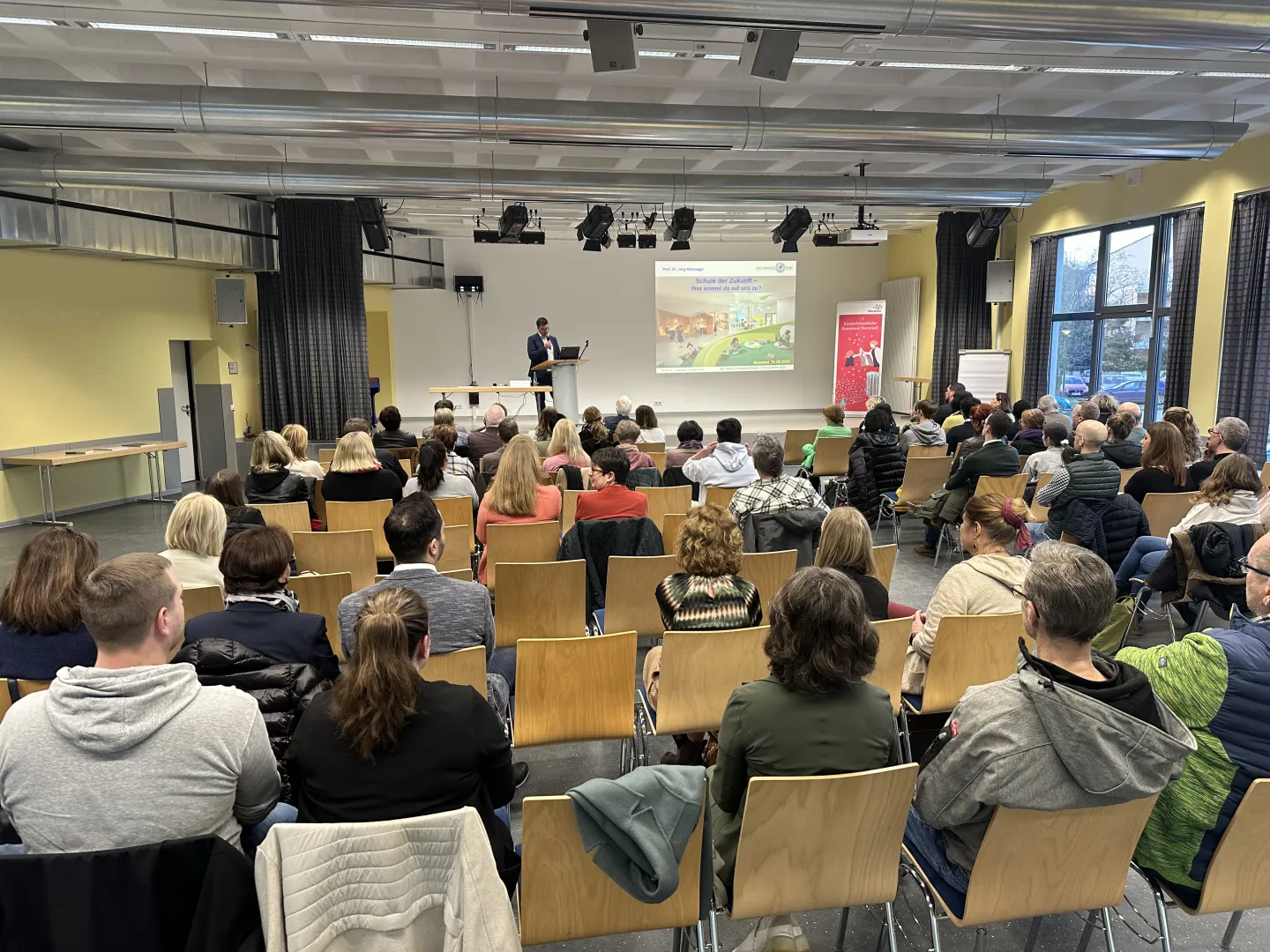 Kinderfreundliche Kommune: Rechtsanspruch ab 2026 stellt Kommunen wie die Stadt Neuwied vor große Herausforderungen – Bürgermeister Peter Jung: „Angebote müssen sinnvoll ineinandergreifen“