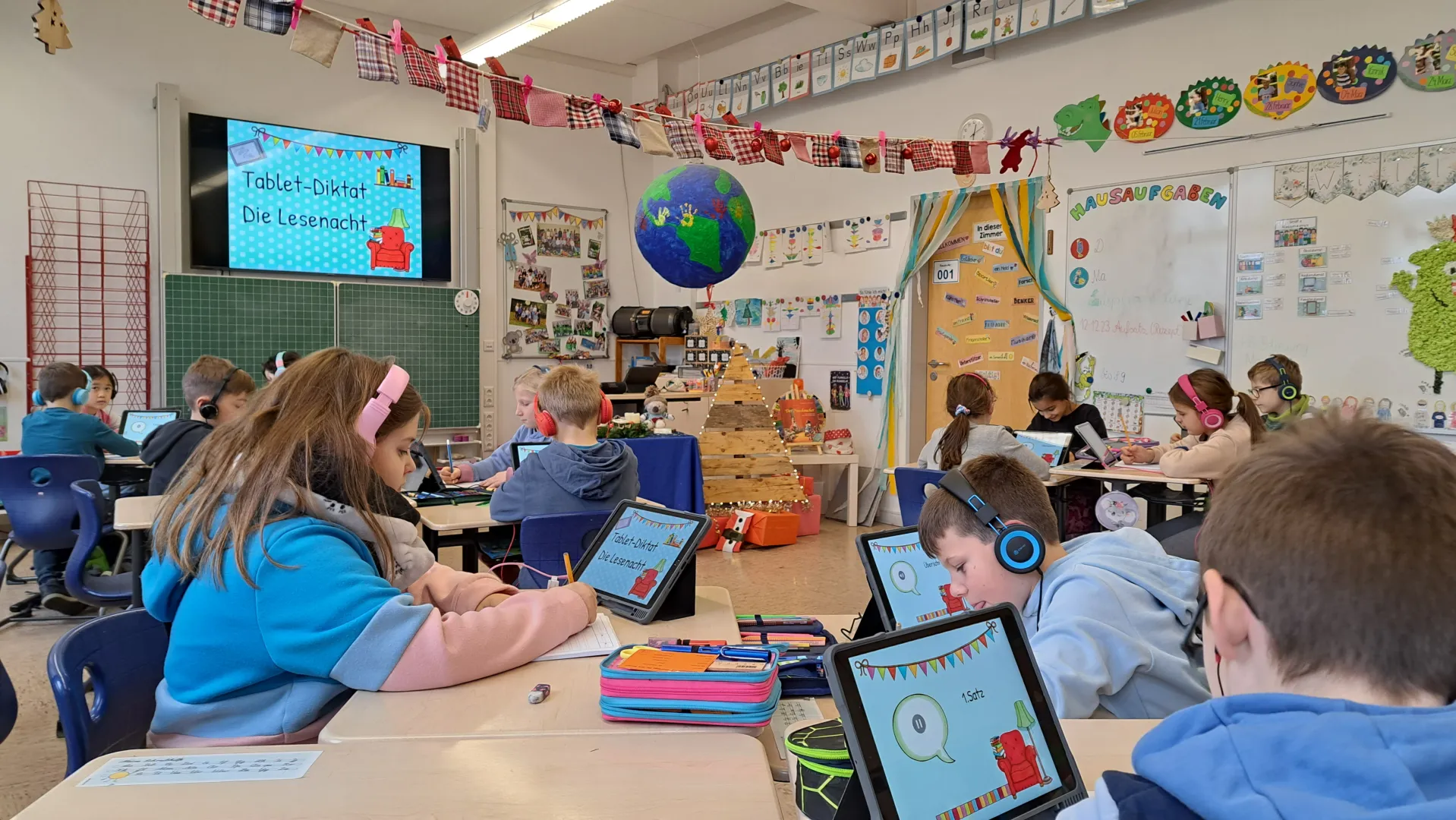 „Kinderfreundliche Kommune“: Flächendeckende Ausstattung mit Tablets - Stadt hat 1029 „mobile Endgeräte“ verteilt
