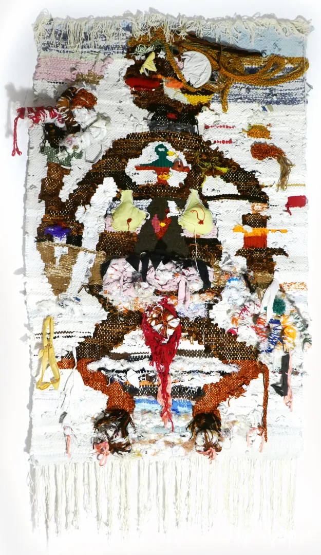 Handarbeit erlebt eine Renaissance: Auf Social Media wird gestrickt, gestickt, genäht, gehäkelt, gewebt und gefilzt. Auch Künstlerinnen und Künstler der Gegenwart beschäftigen sich mit einer großen Bandbreite textiler Techniken. Die Stadtgalerie Mennonitenkirche in Neuwied zeigt ab 8. März mit „Leidenschaft – Kunst – Textil“ zeitgenössische Positionen textiler Kunst. Die 16 Kunstschaffenden werfen mit ihren vielfältigen Werken ästhetische, politische und gesellschaftliche Fragestellungen mit großer Aktualit