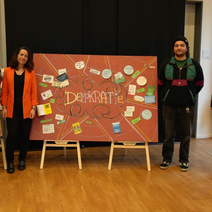 Ausstellung zu Demokratietagen lockte ins Big House