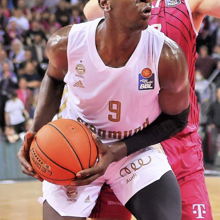 Basketball: Isaac Bonga trägt sich ins Gästebuch seiner Geburtsstadt Neuwied ein – Öffentlicher Empfang am BigHouse