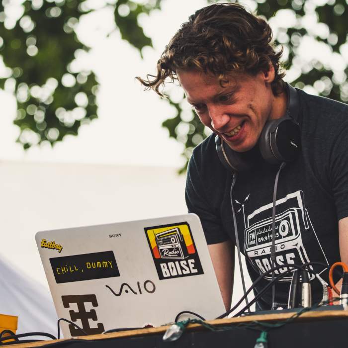 DJ