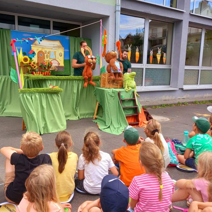  Grundschulkinder besuchten Open-Air-Puppentheater 